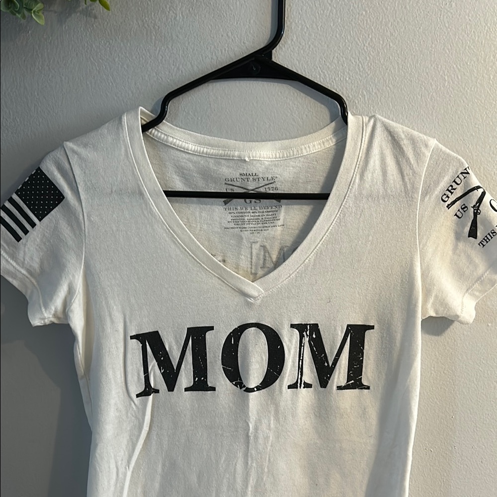 White 'MOM' Grunt style T-shirt
